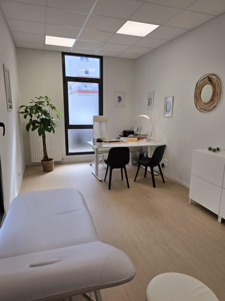 Salle de consultation du centre reset laser a Brest