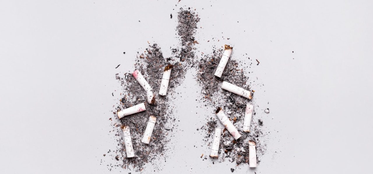 Cigarettes et cendres formant un poumon