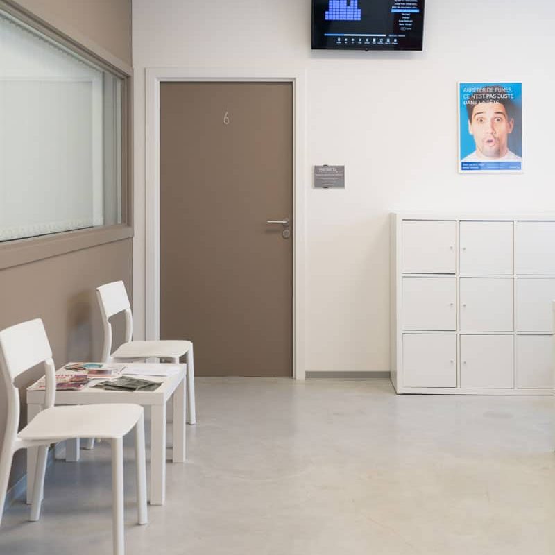 Salle d'attente du centre anti-tabac de Tanger